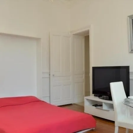 Carlton 3 Apartment