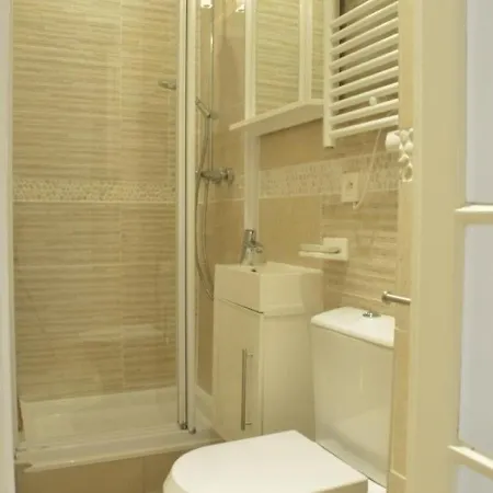 Apartment Carlton 3 *